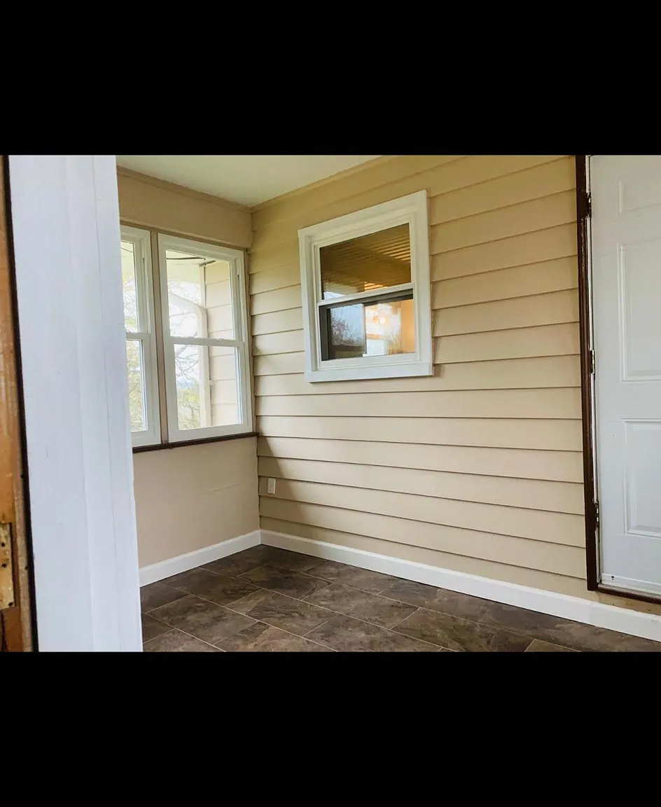 2 bed, 1050 sqft, $950 — Photo 2