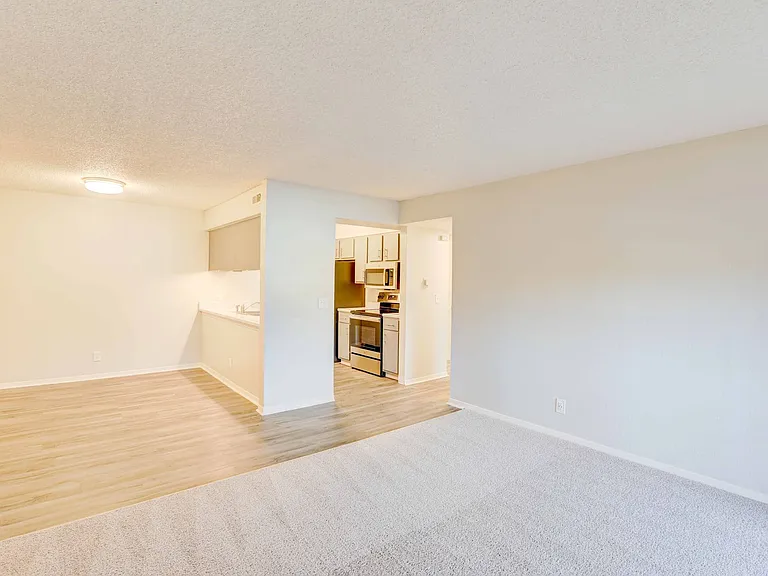 Riva Ridge Apartments — Photo 13