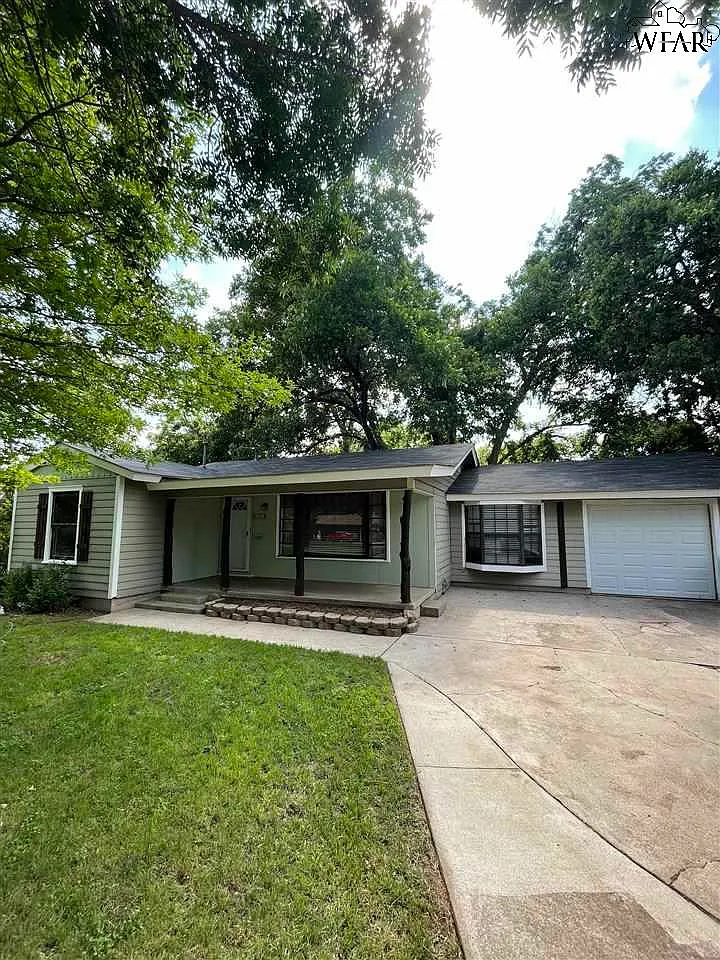 2 bed, 1.0 bath, 1180 sqft, $1,100 — Photo 1