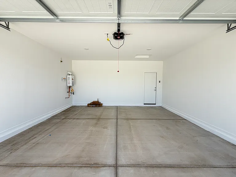 15887 W Cottontail Ln — Photo 32