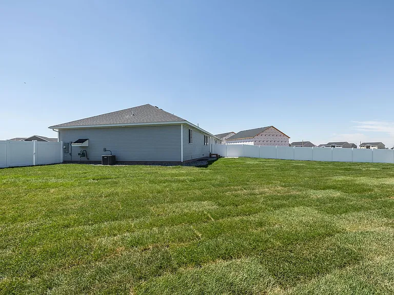 3707 Razor Cir — Photo 32