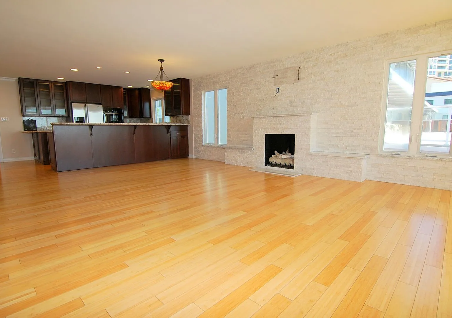 Ocean Views, High End Appliances and Large Deck with Beach Access — Photo 4