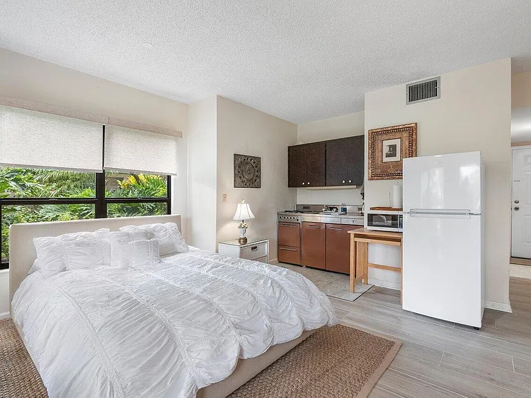 11863 Wimbledon Cir #427 — Photo 19