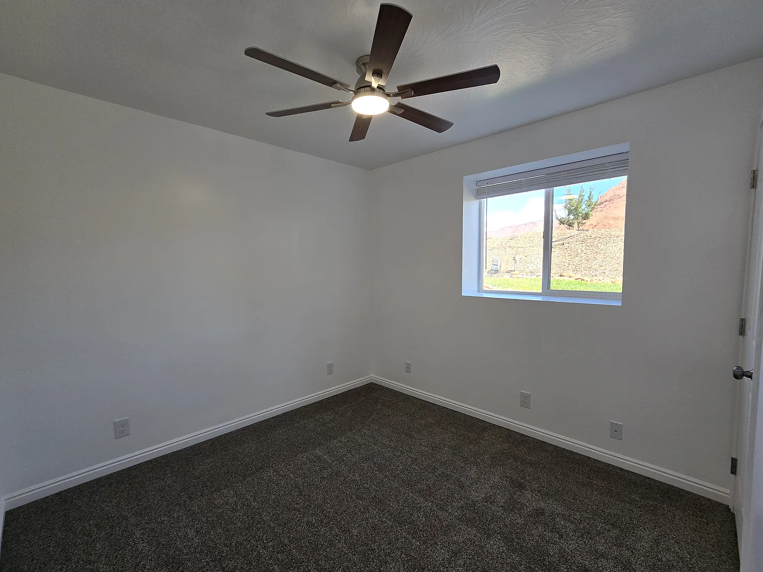 3 bed, 1000 sqft, $1,700 — Photo 4