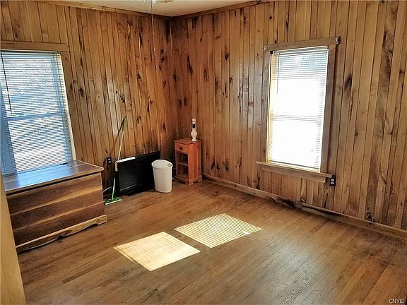 5th image of 128 N Main St