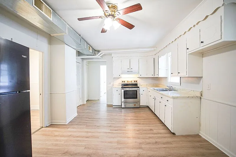 3 bed, 1.0 bath, 900 sqft, $1,700 — Photo 4