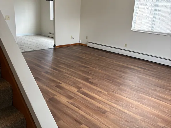 148 Applegrove St NE APT 2, North Canton, OH 44720