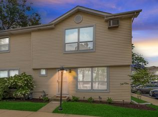 107 Raintree Ct, Aurora, IL 60504