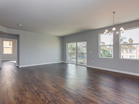 5th image of 1036 S Norton Ave #305