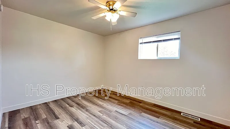 3 bed, 1.0 bath, 1800 sqft, $1,795 — Photo 4