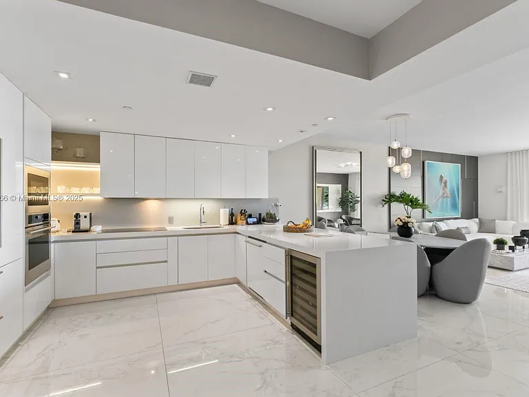 19143 Fisher Island Dr #19143 — Photo 24