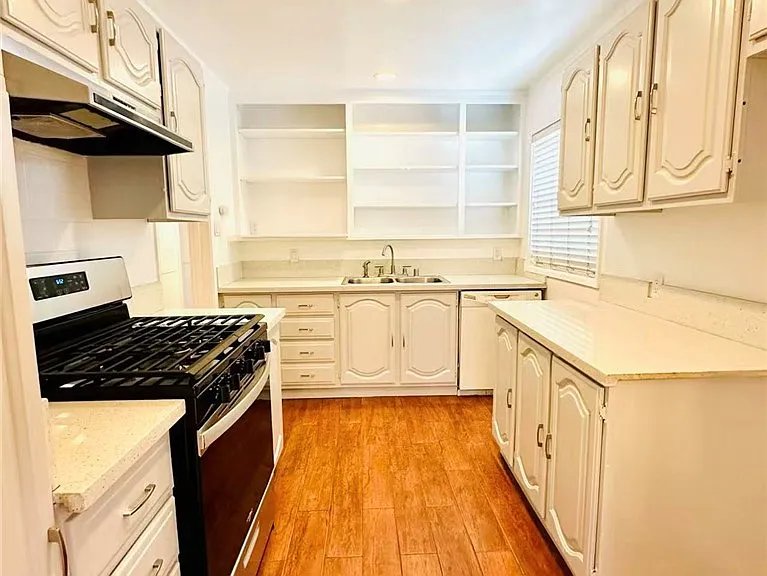 400 E Fernfield Dr — Photo 8