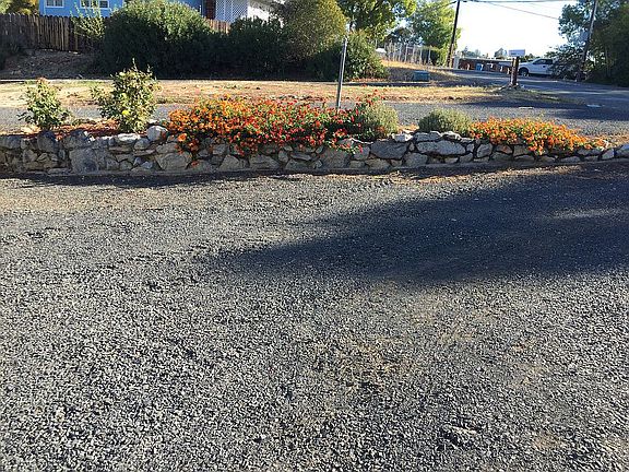 Plenty frt & rear parking