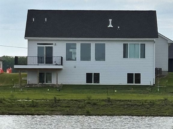 2nd image of 903 SW Cattail Rd
