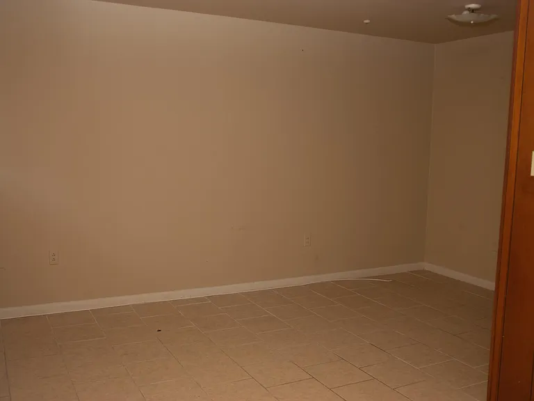 310 Delphine St — Photo 4