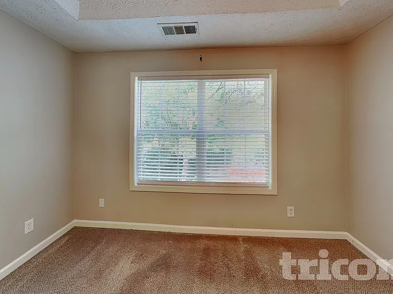1455 Enchanted Forest Dr — Photo 5