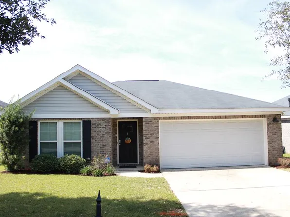 105 Montreat Ct, Dothan, AL 36303