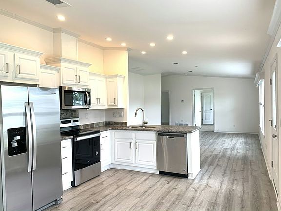 4th image of 200 Forest Dr #Eobfzc