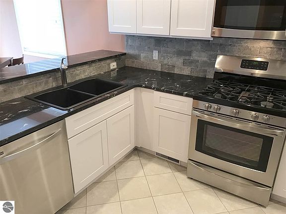 5th image of 4011 N Robin Hood Ln