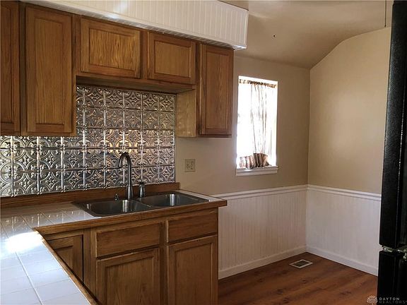 5th image of 710 Nordale Ave
