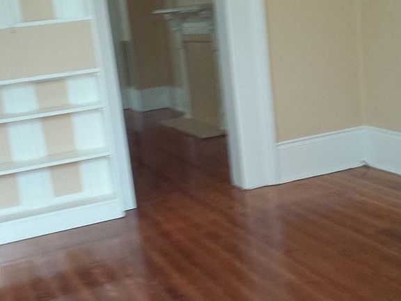3rd image of 1015 Louisa St