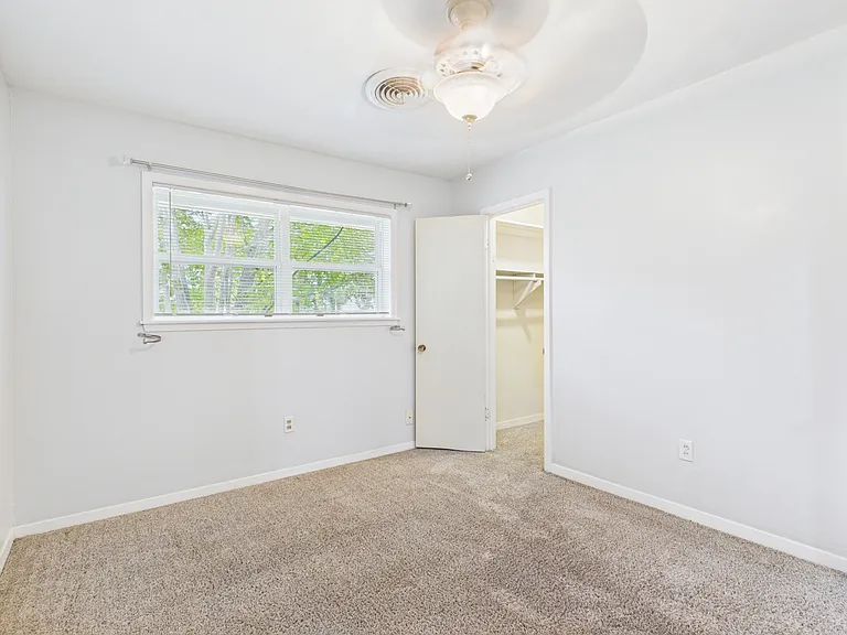 1402 Village Dr — Photo 14