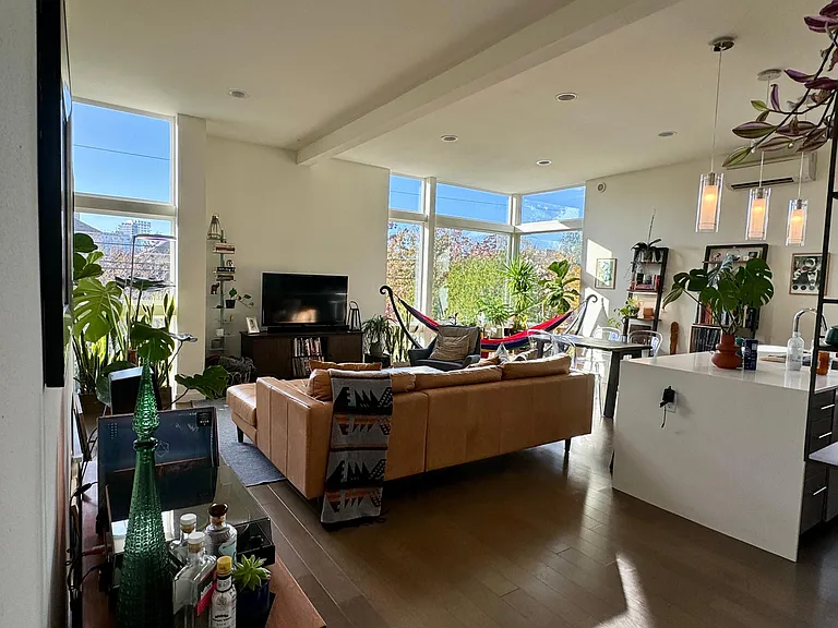 932 15th Ave — Photo 6