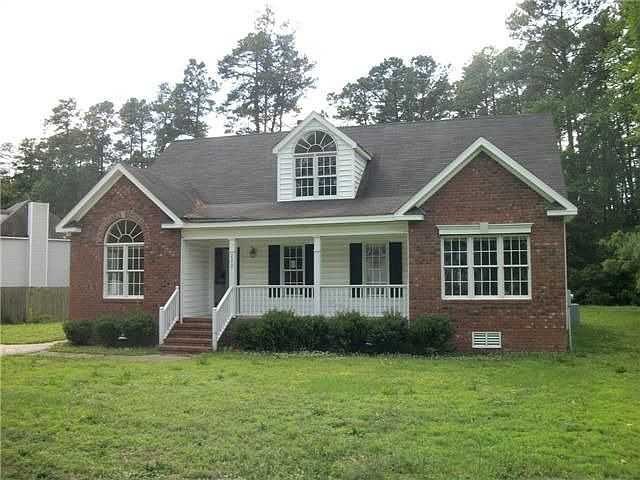 1st image of 220 Woodfield Dr