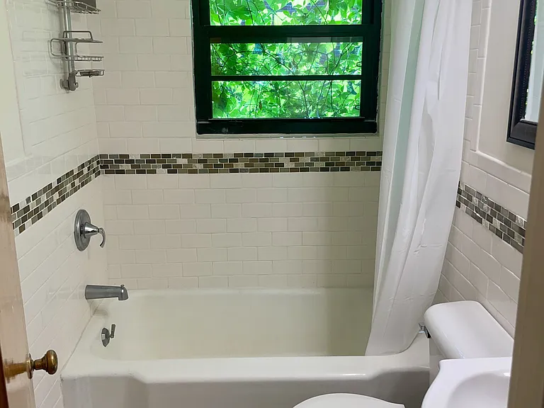 Virginia Apartments — Photo 16