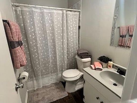 5th image of 2491 Realm St