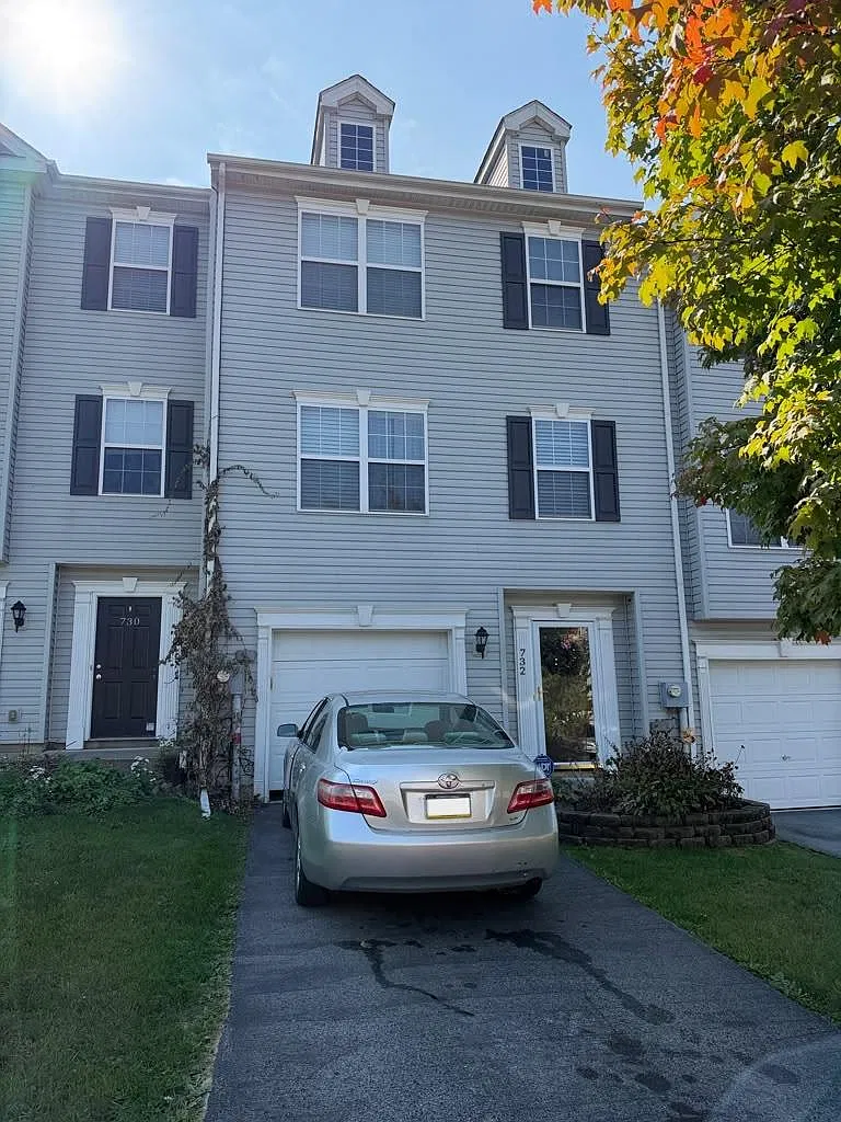 3 bed, 4.0 bath, 1938 sqft, $2,450 — Photo 1