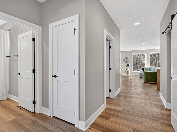 5th image of 5633 Walnut Ridge Dr