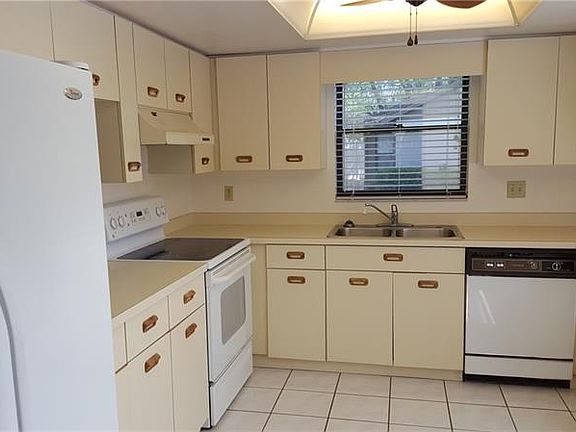 3rd image of 559 Oak Hill Cir #33