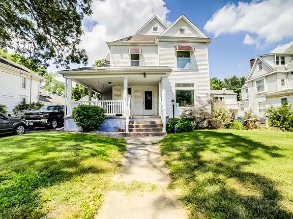 324 E Locust St, Watseka, IL 60970