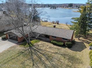 5197 Surfwood Dr, Commerce Township, MI