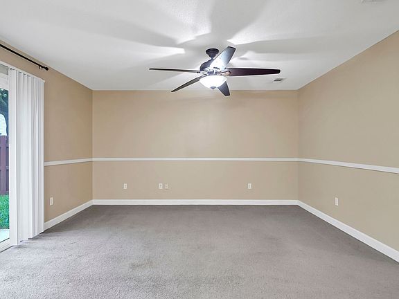 5th image of 827 Sugar Plum Ln