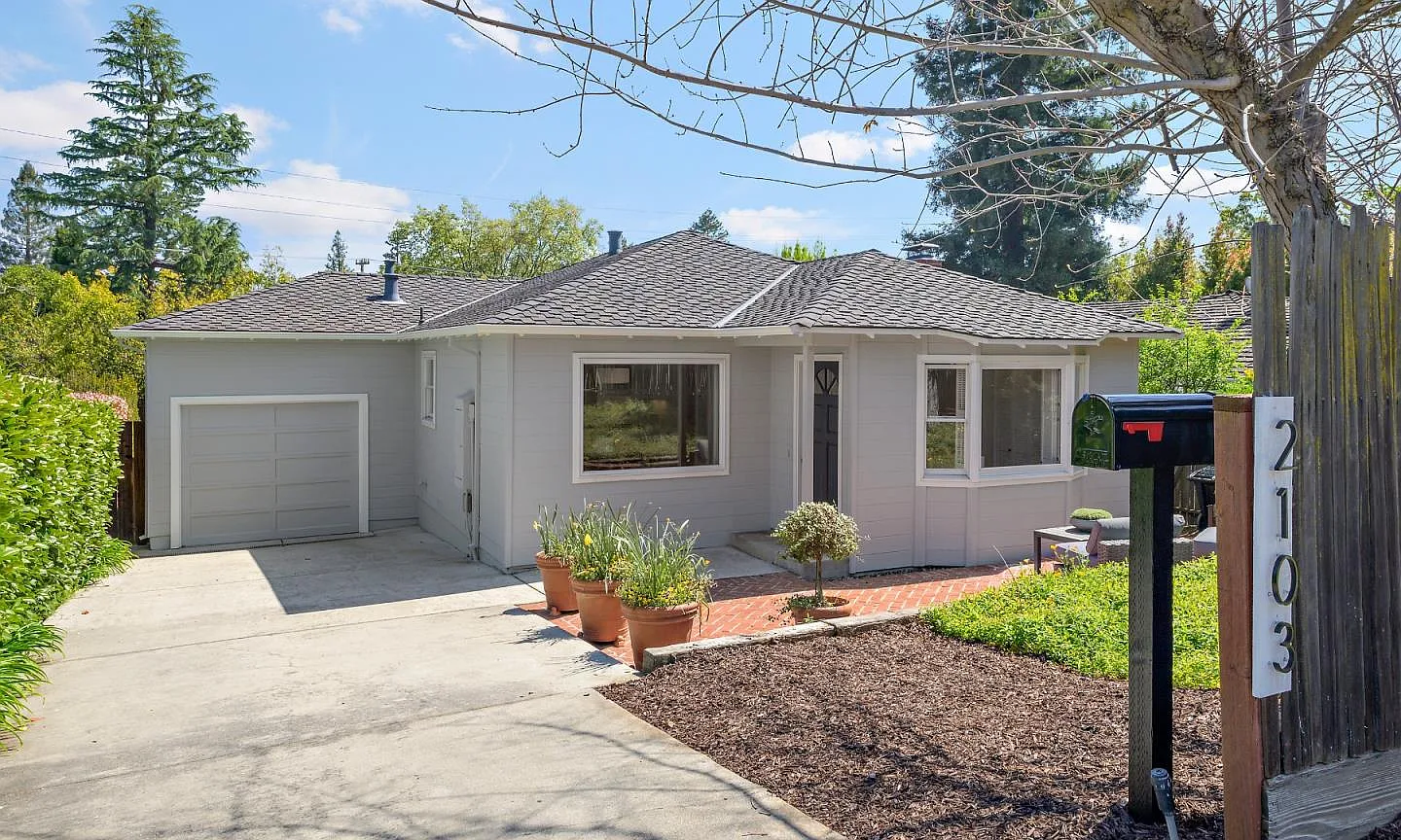 2103 Santa Cruz Ave photo 1