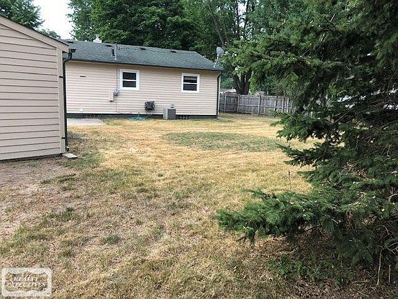 5th image of 49861 Carolee St