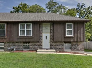 5823 NW Creek View Dr, Kansas City, MO 64152