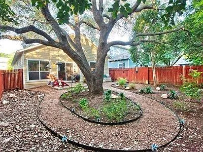2044 Amur Dr — Photo 2