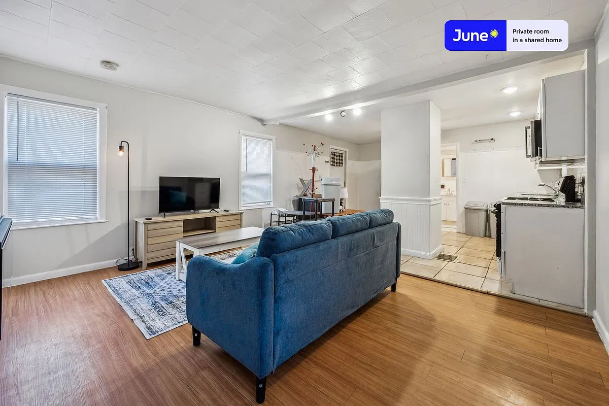 256 Hurley St — Photo 2