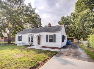 976 E Penning Ave, Wood River, IL 62095