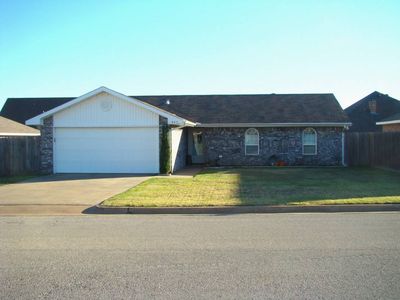 907 E Texas Ave, Iowa Park, TX, 76367