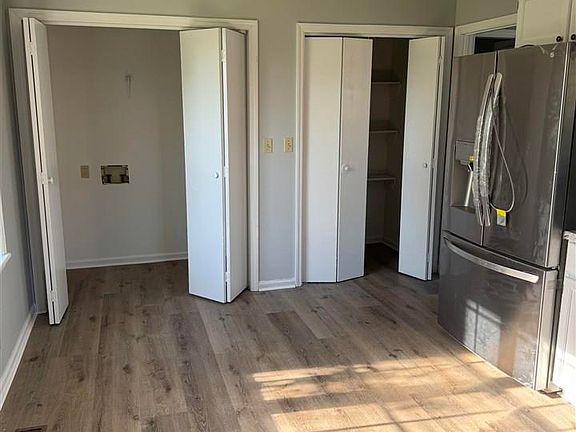 5th image of 806 Cooper St