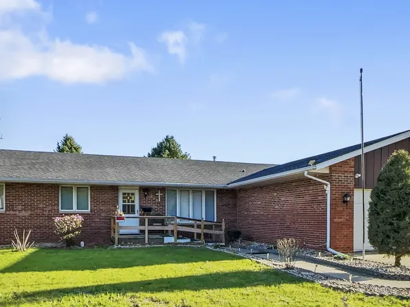 609 E Porter Ave, Watseka, IL 60970