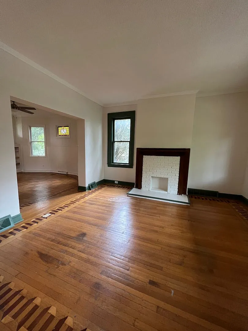 Newly Renovated Spacious 4 Bedroom Home In Sheraden - Available October! — Photo 4
