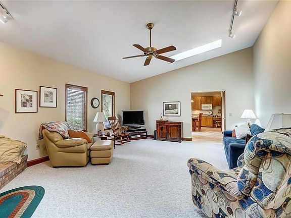 4th image of 233 Catalpa Ct