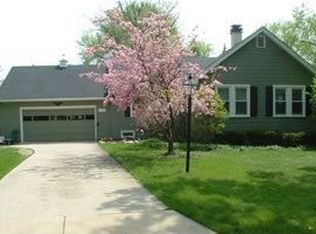 1135 Cermak Rd, Algonquin, IL 60102