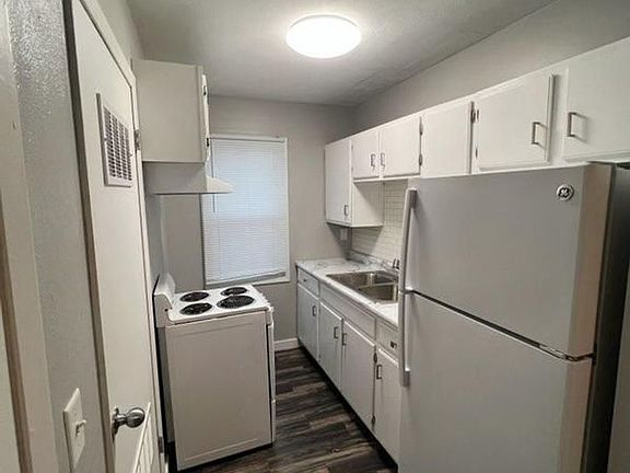 4th image of 313 E Locust St Unit 2
