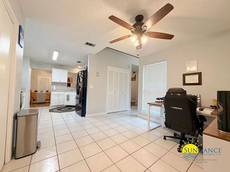 225 Lakeside Ln — Photo 11